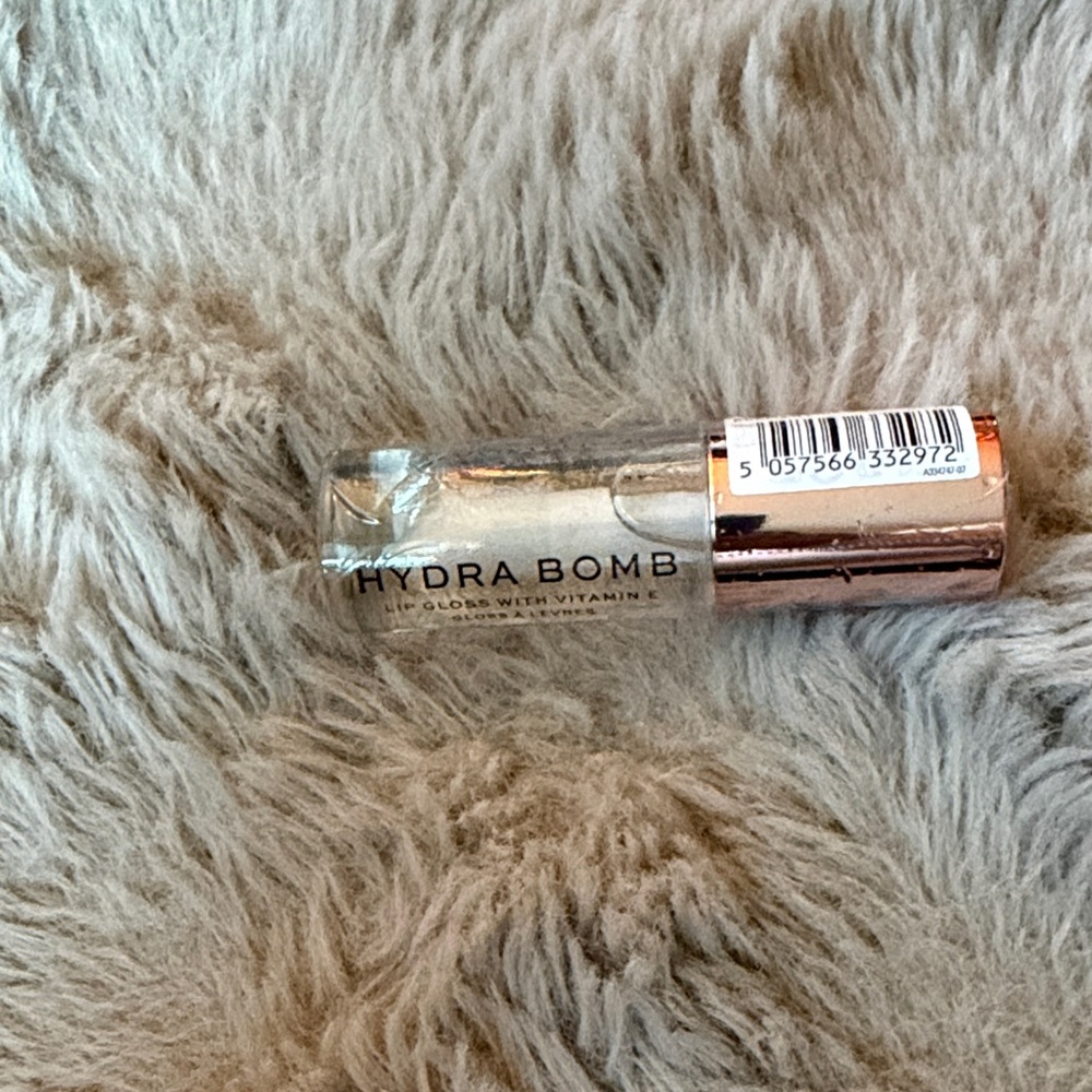 NWT Makeup Revolution Clear Gloss with Vitamin E